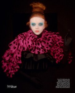 vogue-czech_nov19_lily_guillaume-roemaet_jimi-urquiaga4a28795f7449c7791ae35340a67c854c8a_thumb.thumb.jpg.8fe19207cca33d255ee9d09c375b0f9f.jpg