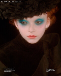 vogue-czech_nov19_lily_guillaume-roemaet_jimi-urquiaga56efef2e72f52c72886c69b5d6fc8b1d0_thumb.thumb.jpg.a431cae7e43a7fda9c47e25d40328f62.jpg