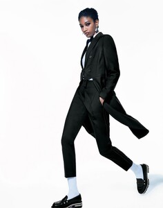 vogue-japan_dec19_naomi_walter-chin_aurora-sansone-jpeg2f54fd4ef78e706e04aaedad161531108_thumb.thumb.jpg.7d5984dc37515b42d93d58773f4da58c.jpg