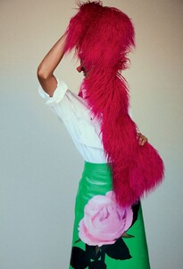 vogue-me-china_sept-2019_naomi_paul-wetherell_clare-byrne3a272118a1b020339f7635cdab51dbc07d_thumb.thumb.jpg.e3ddd1d759f727e5dc6f0011fcf0645f.jpg