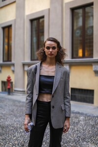 vogue-milano-fashion-week-2020-modelle-off-duty-birgit-kos.thumb.jpg.1b59289470d7409e27d07ae54240b9c2.jpg