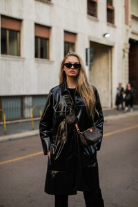 vogue-milano-fashion-week-2020-modelle-off-duty-romee-strijd.thumb.jpg.c16db1058a526d1bfedc7b7a9119ebde.jpg