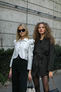 vogue-milano-fashion-week-2020-modelle-off-duty-tanya-kizko-alina-egorova.thumb.jpg.b6ac4d91eae2e2498e21139967dbd5e4.jpg
