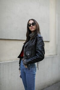 vogue-milano-fashion-week-2020-modelle-off-duty-yasmin-wijnaldum.thumb.jpg.761b8b2a360bd39818438956cf545a15.jpg