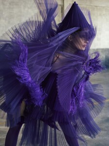 vogue-taiwan_aug-2019_greg-swales_melina-chen14f541c6e99613553ac784bde2eed4b6eb_thumb.thumb.jpg.ef948a7031d459a4e8969513c9c67652.jpg