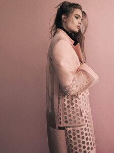 vogue-taiwan_aug-2019_greg-swales_melina-chen15fa7fb228186f96a4074f8f5be70f4863_thumb.thumb.jpg.31a092fcead79d6c7c3650a3d2aeced3.jpg