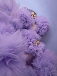 vogue-taiwan_aug-2019_greg-swales_melina-chen16e7b28ca659f5d8a622be145d992929e8_thumb.thumb.jpg.86b1cb93d6d4ac9d265beb60aedeb915.jpg