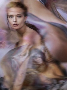 vogue-taiwan_aug-2019_greg-swales_melina-chen22dafbcfb90143533ccffe4055fc834a2d_thumb.thumb.jpg.15b914c4575f2255a51d5614c3227d67.jpg
