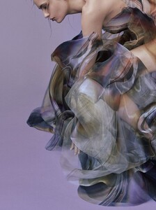 vogue-taiwan_aug-2019_greg-swales_melina-chen233a535a872315da56ad132cb40f320d9c_thumb.thumb.jpg.50cd1305a23f7a09f9834c2b615b7d86.jpg