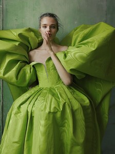 vogue-taiwan_aug-2019_greg-swales_melina-chen4eba7a314d44da1798d88c2724233363e_thumb.thumb.jpg.7c8868a8d0d418d067efb38dc07d0146.jpg