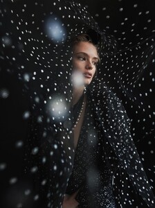 vogue-taiwan_aug-2019_greg-swales_melina-chen5d0f53c4399aae3562c3cfa486b1f22db_thumb.thumb.jpg.83cbdeed5c9e16c4b58005a880135379.jpg