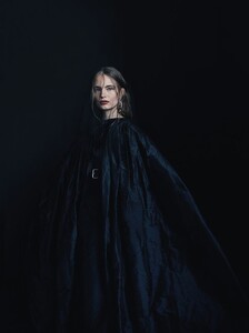 vogue-taiwan_aug-2019_greg-swales_melina-chen682d02fae11023c1569e91fbc968a5447_thumb.thumb.jpg.1c7f33d450eb362fb84b592ad00230b2.jpg