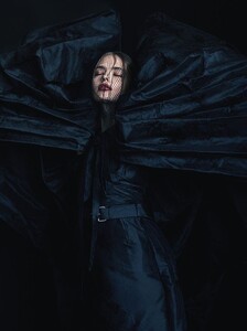 vogue-taiwan_aug-2019_greg-swales_melina-chen705f598be9aa3f0bf540e850057a42cbc_thumb.thumb.jpg.017ede59473b59013180dfac66ccf288.jpg