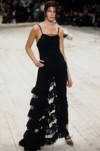 --ALEXANDER-MCQUEEN-SPRING-1999-RTW-50mat.jpg