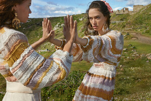 02-ulla-johnson-fall-2019-campaign-landscape.thumb.jpg.aadeab5255658b7a6b3723dced76fbb4.jpg