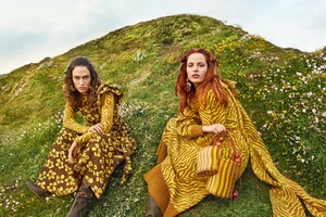 03-ulla-johnson-fall-2019-campaign-landscape.thumb.jpg.767907c2c76ccf7de41a57587ca3b52b.jpg