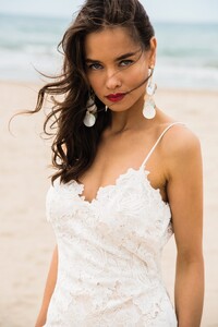 041-lineamore-bridal-2018-venice-beach-set-422-421a455994625acc2924f9f750a0a8e7.jpg