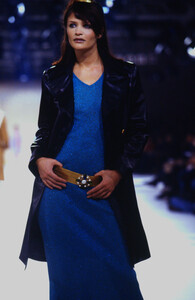 1013751483_chanel-fw-1996(3).thumb.jpg.a4c868008ded1c459fb8f4f775af651f.jpg