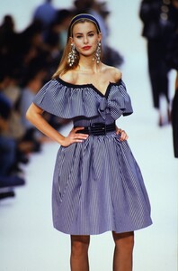 1049016620_ysl-ss-1992(5).thumb.jpg.e4371d3ddb7e51e1b328e5a0ce6604a0.jpg