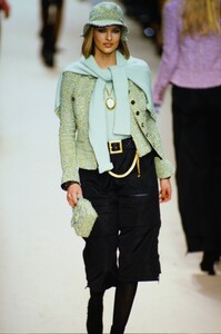 1054922336_chanel-fw-1994(4).thumb.jpg.b493df984f92b4c85ced09e07d75af79.jpg