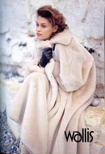 Kim Renneberg - Elle UK, October 1992 001.jpg