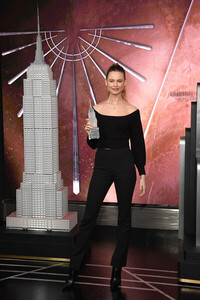 Behati+Prinsloo+Empire+State+Building+Behati+ZdgnwqNp-Kml.jpg
