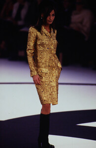 1102610891_chanel-fw-1996(11).thumb.jpg.31fcbece64fe7e780493615690aad836.jpg