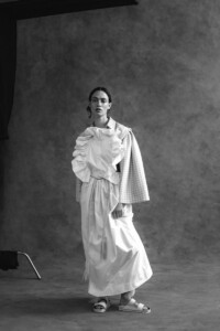 1112061887_c34fb340-1334-425f-a423-21756adef434_VOGUE_UKRAINE_SOFIE_08_1225copy.thumb.jpg.a6b7c4b1a1bfc94645429f84dd4c6a80.jpg