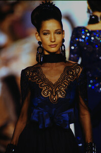 1151350038_valentino-hc-fw-1990(6).thumb.jpg.084ccd767d648dc1505c0efed9907ed1.jpg