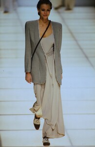 1153436232_giorgio-armani-ss-1994(6).thumb.jpg.166fddbfe53f6d04107f3fad407305be.jpg