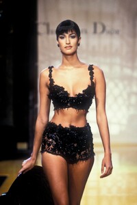 1163256928_ChristianDior1995HauteCouture136.thumb.jpg.1aa6dce6125ec7c6bee7e78c66cd2b43.jpg