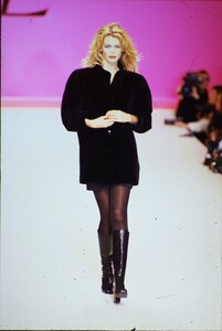 1176773066_ysl-fw-1996(9).thumb.jpg.bfc459f02e63c34f41eb1b28782c2fd2.jpg