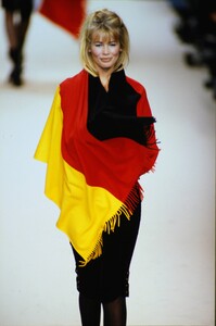1200230351_chanel-fw-1994(19).thumb.jpg.cb344c9a21c31ac12d3dcd3620beeb96.jpg