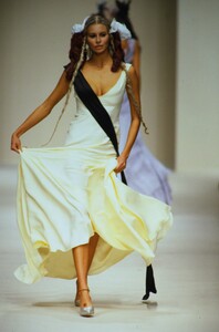 1208091755_john-galliano-ss-1994(4).thumb.jpg.ef44db1953f0de6a35f6b5fd589eab70.jpg