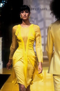 1212260008_ChristianDior1995HauteCouture98.thumb.jpg.df16aa020a38493dd089588b1cb6aede.jpg