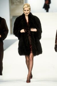 1276690956_Escada1996WomenRTW89.thumb.jpg.90bb54cccc27e0d4d5f266ab2772d8e4.jpg