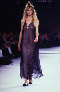 1277388169_chanel-fw-1996(21).thumb.jpg.c6b9e34199dd1daac954980b9fdc1855.jpg