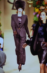 1286272289_ysl-hc-fw-1996(1).thumb.jpg.c4a413829ee2b2777931042fd47c5884.jpg