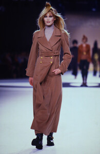 1291683697_chanel-fw-1996(2).thumb.jpg.558656d1ca1218313f294376f95bc95f.jpg