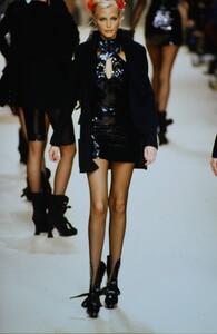 1314151989_chanel-fw-1994(3).thumb.jpg.2f5d1dec64c6bbceecf48937e8e25b07.jpg