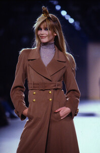 1342478384_chanel-fw-1996(6).thumb.jpg.55935cd7bfc9e59ca50433865e055e8b.jpg