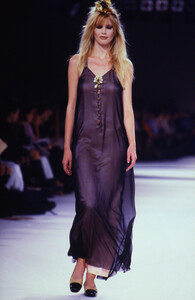 1406529520_chanel-fw-1996(23).thumb.jpg.a91408cd2be10c94129e099f7be5c10b.jpg