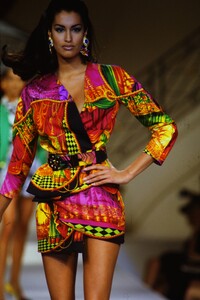 1426450991_versace-hc-ss-1991(6).thumb.jpg.2fe75ef49e53fd149d9a93190b001dfb.jpg