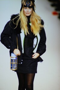 1491896681_chanel-fw-1994(5).thumb.jpg.01be0a797ad1ff98d549d1c8833385d3.jpg