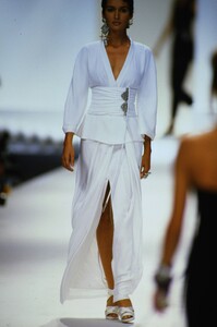 1497294849_christian-dior-ss-1994(4).thumb.jpg.562aafd483e23b18ffcb42593a3e31ac.jpg