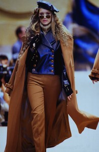 1500049859_byblos-fw-1993(3).thumb.jpg.7abcf05f64e9820934d8a51c1b6eb96c.jpg
