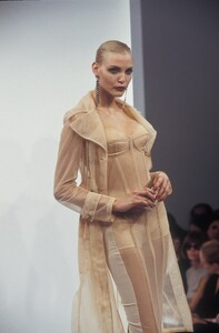 150957124_DolceGabbana1995WomenRTW91.thumb.jpg.04fa3c8613258f37db974fafc5dd34dd.jpg