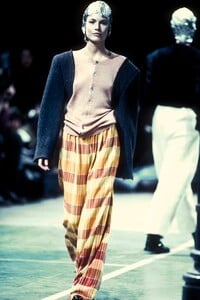 1519223214_CommedesGarcons1993WomenRTW120.thumb.jpg.a91f4be2ac0fbd01a3544ad929a9f8fc.jpg