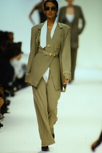 1539410656_christian-dior-ss-1994(1).thumb.jpg.3e27b5b3df0f03c726de5f92b0b2f671.jpg