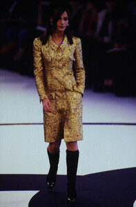 1539844498_chanel-fw-1996(10).thumb.jpg.27fd031e1adf0545dc252167840f35e2.jpg